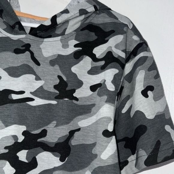 Ocean Current boys Camouflage Hooded T-Shirt S Gray & White - Picture 3 of 8